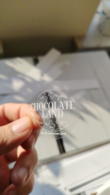 наклейка с белой печатью